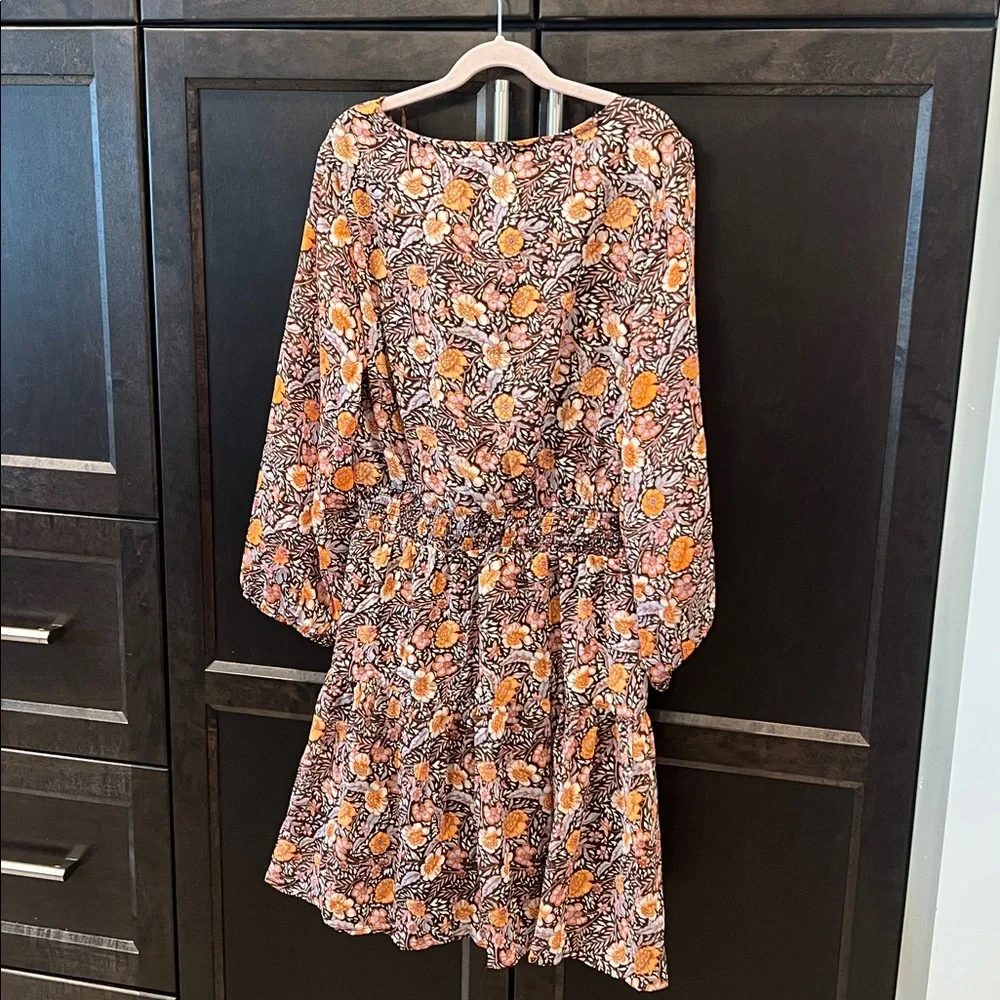 Jessica Simpson New with tags 
Floral V-Neck Dress with Bow Detail - Picture 5 of 7